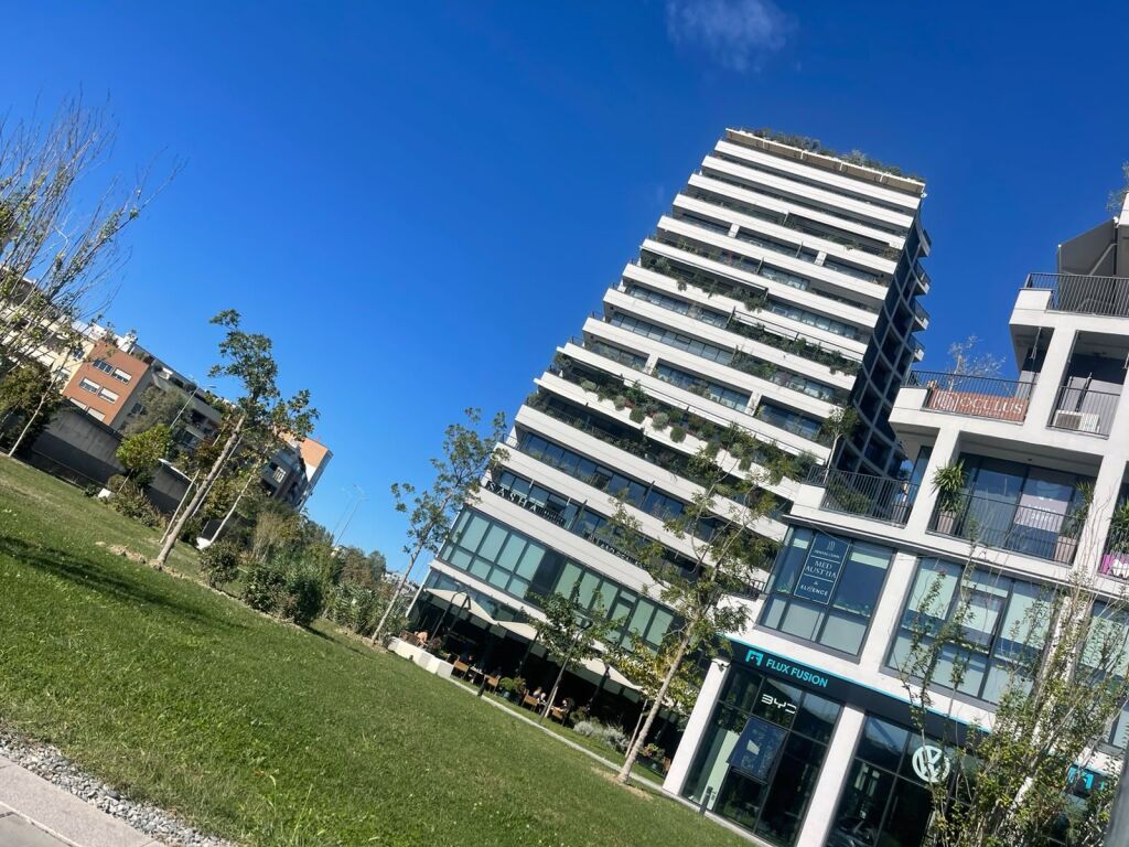 Apartment for sale 2+1+2 and 1 parking space at Lake View