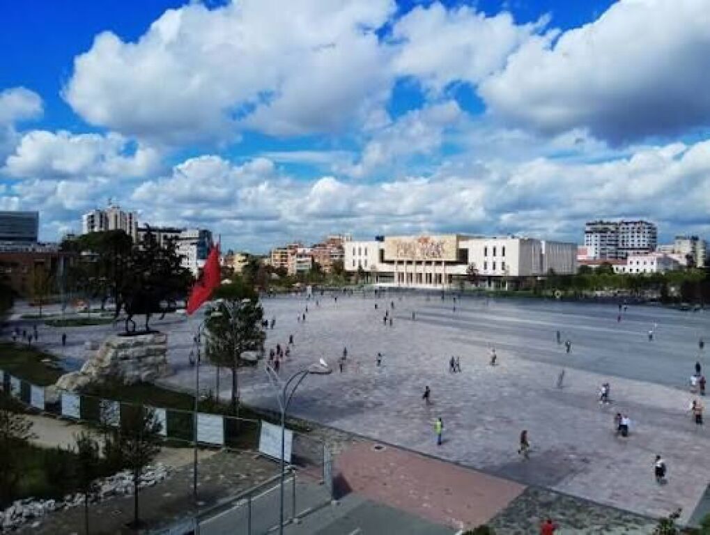 APARTAMENT 2+1+2 NË SHITJE – PIAZZA, QENDRA E TIRANËS