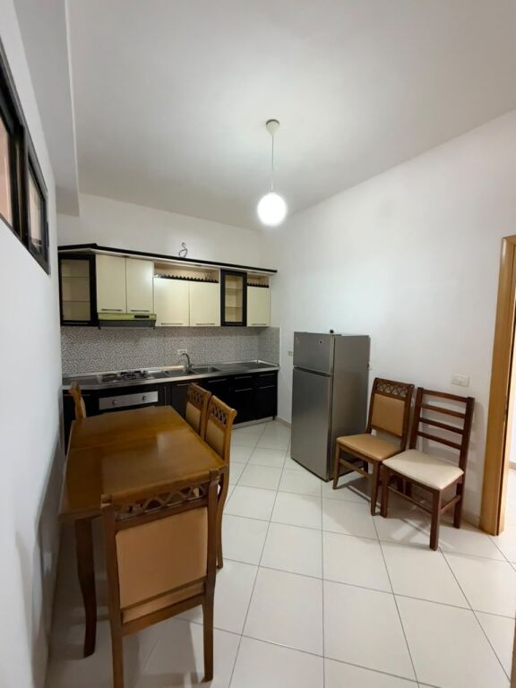  Apartament 1+1 me Qira – Rruga Mes Bulevardi i Ri &amp; Rr. 5 Maji ! 