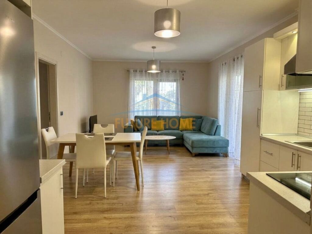 Qera, Apartament 1+1, prane Square 21, Tirane.