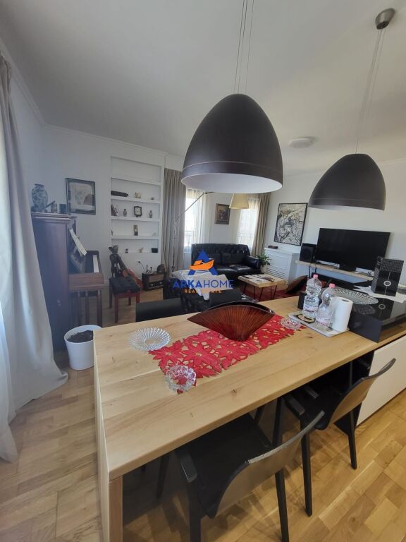 JEPET APARTAMENT ME QERA 2+1+2 BALLKONE "MINISTRIA E DREJTËSIS, BULEVARDI ZOGU I PARË" 1000 EURO