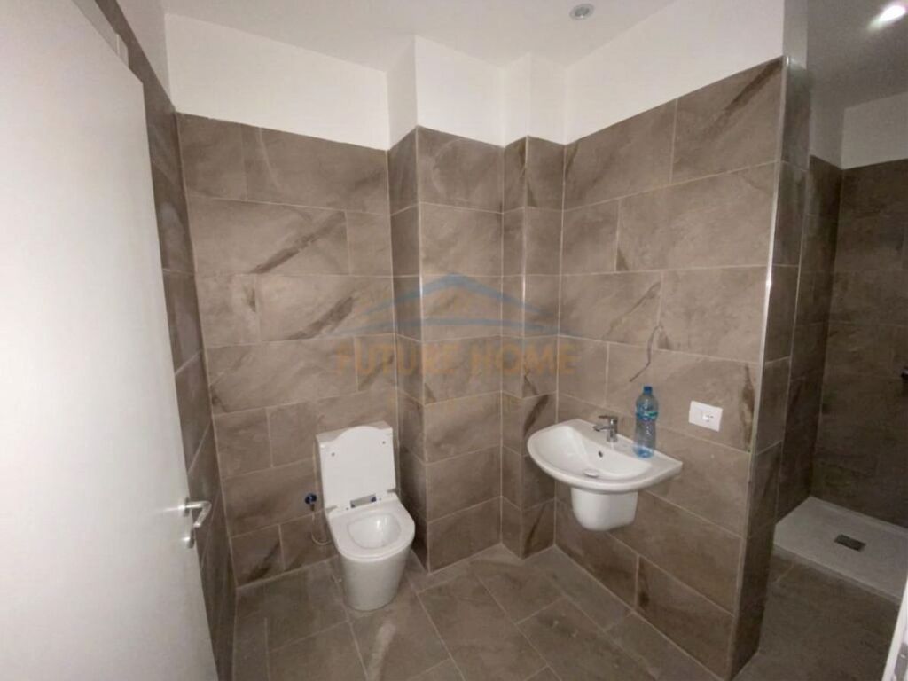 Shitet, Apartament 1+1 , Sauk, Tirane .