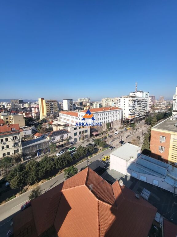 JEPET APARTAMENT ME QERA 2+1+2 BALLKONE "MINISTRIA E DREJTËSIS, BULEVARDI ZOGU I PARË" 1000 EURO