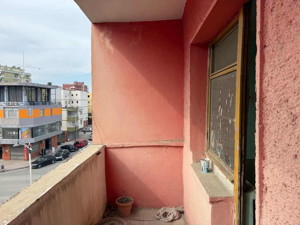 Shitet, Apaetament 2+1, 28 Shkurti, Fier