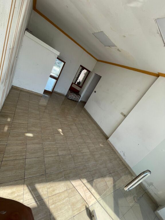 Qera | Ambjent Biznesi | Sheshi Shqiponja | 500 €/muaj