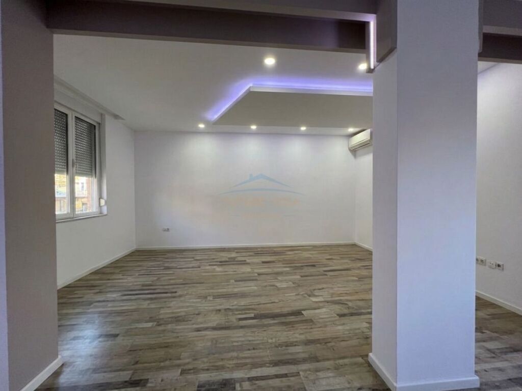 In affitto, appartamento 2+1 con deposito, Piazza Willson, Tirana
