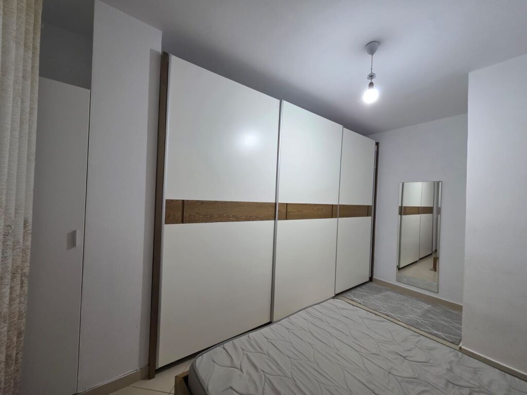 Appartamento 1+1 arredato in affitto a Kodra e Diellit, Via Bill Clinton
