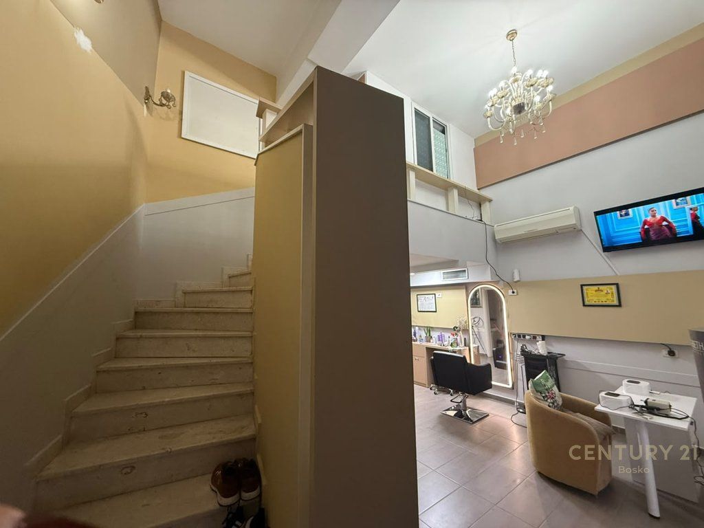 NEGOZIO DUPLEX IN VENDITA - SVOLTA DI KAMZA!!
