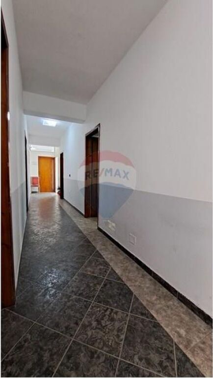 🏢 UFFICIO PREMIUM IN AFFITTO – BLV. ISMAIL QEMALI, VLORË!