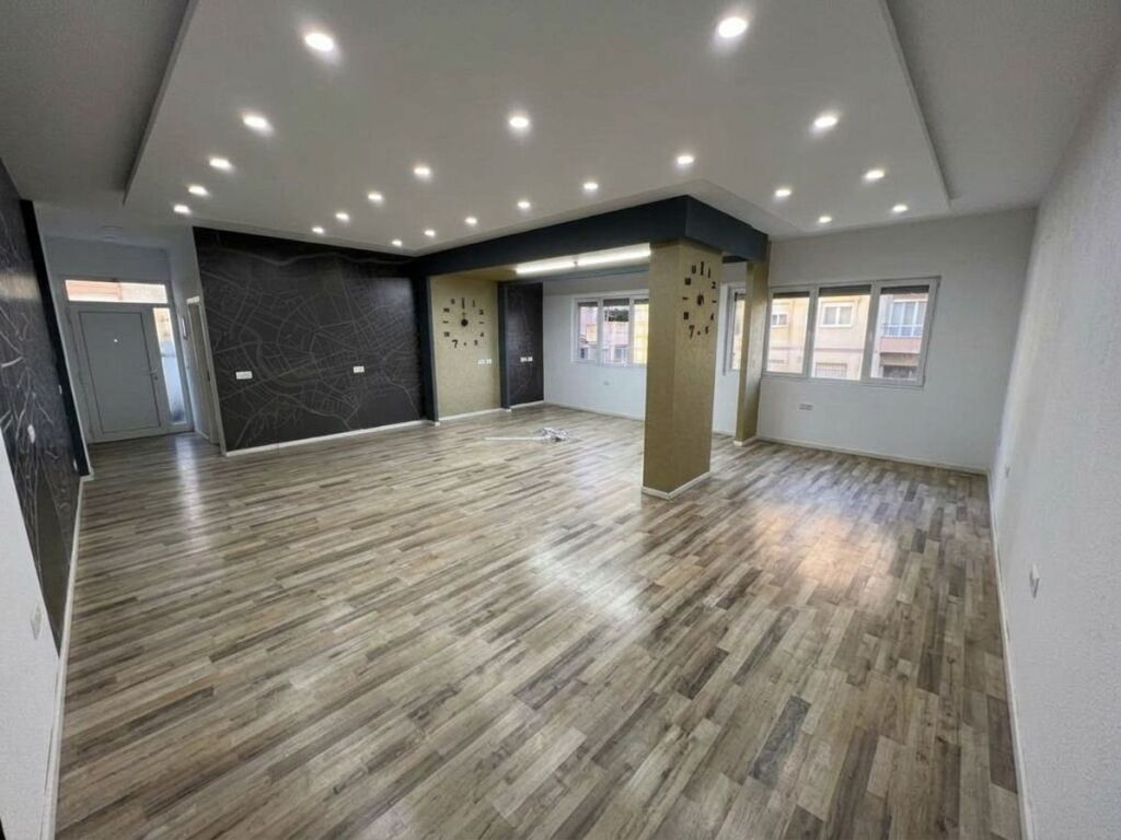 In affitto, appartamento 2+1 con deposito, Piazza Willson, Tirana