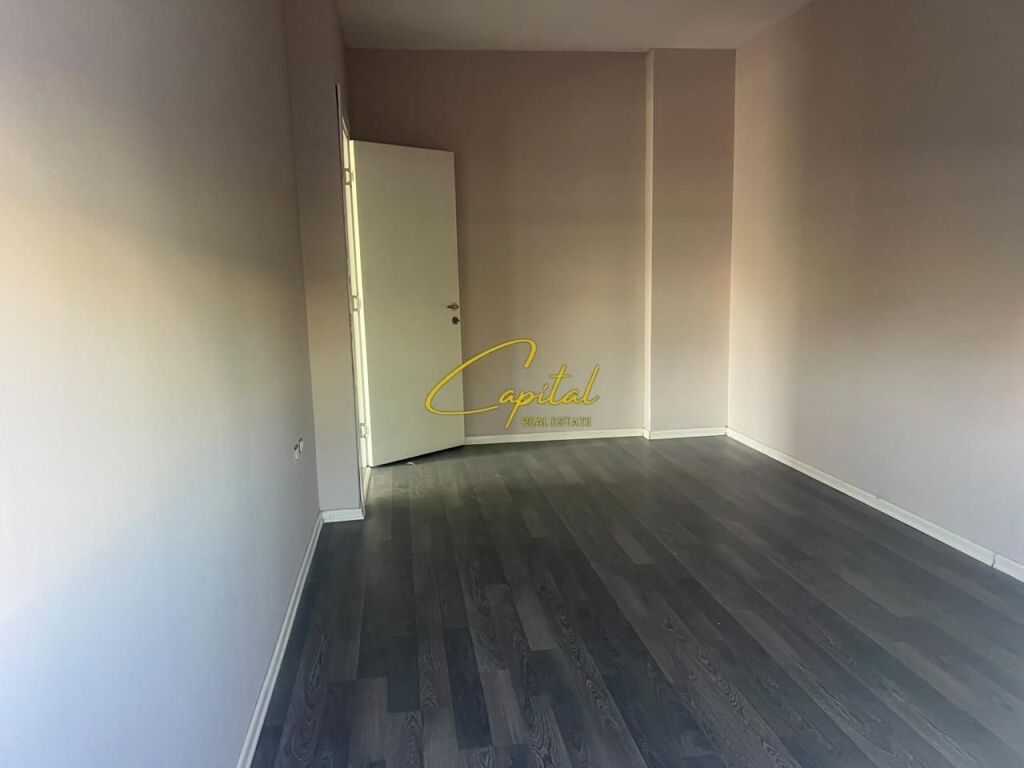 ZYRE ME QIRA 110 M2 RRUGA E KAVAJES 45.000 LEKE