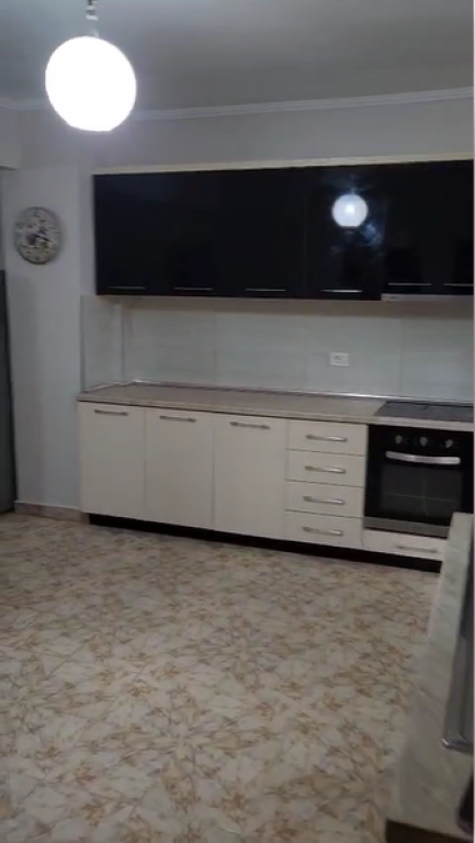 Apartament 2+1 me Qira Zogu i Zi Tirane