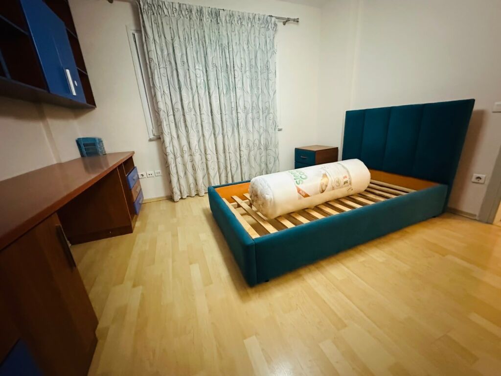Apartament 2+1 per qira tek Komuna e Parisit.