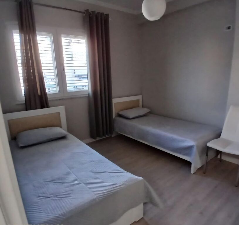 Jepet Me Qera Apartament 2+1+1 Ballkon