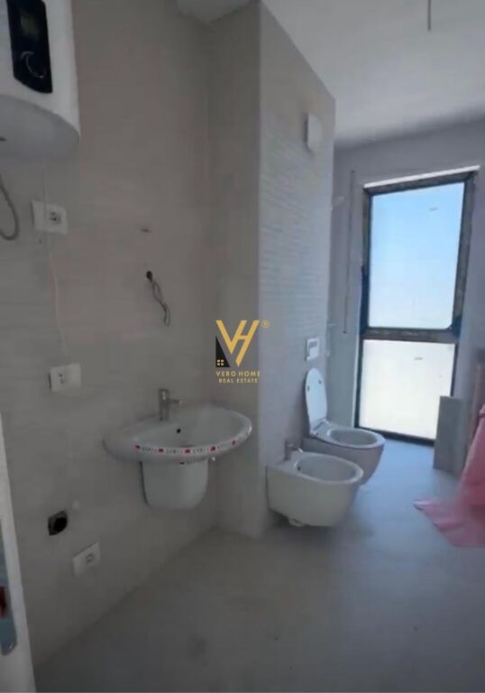 JEPET APARTAMENT 2+1+2 ME QIRA TEK ISH DOGANA 60.000 LEKE