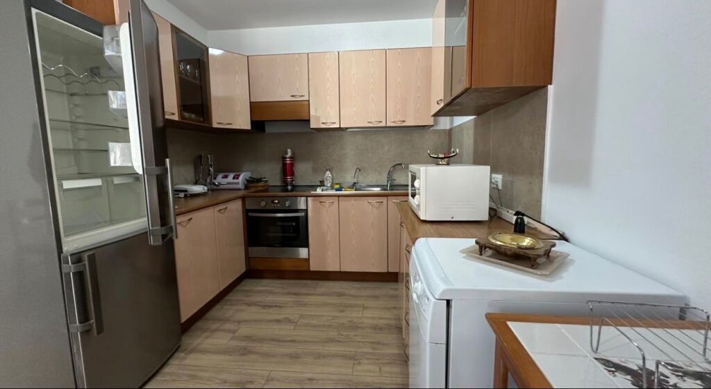 2+1 apartment with 2 bathrooms for rent at Komuna e Parisit!