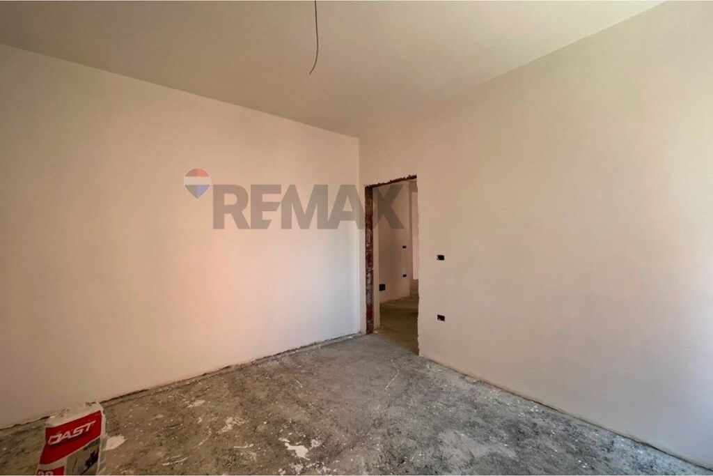 Apartament 2+1 per shitje prane Kopshtit Botanik