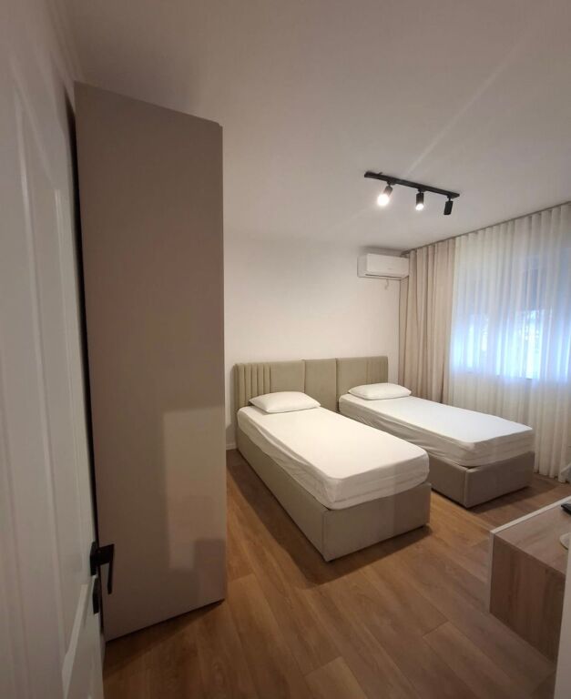 Jepet me qira apartament 1+1 pranë Medresesë