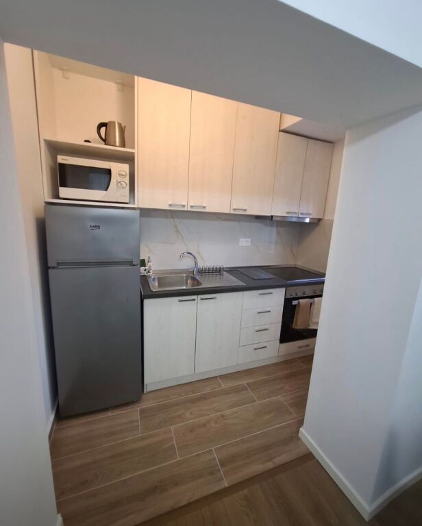 Jepet me qira apartament 1+1 pranë Medresesë