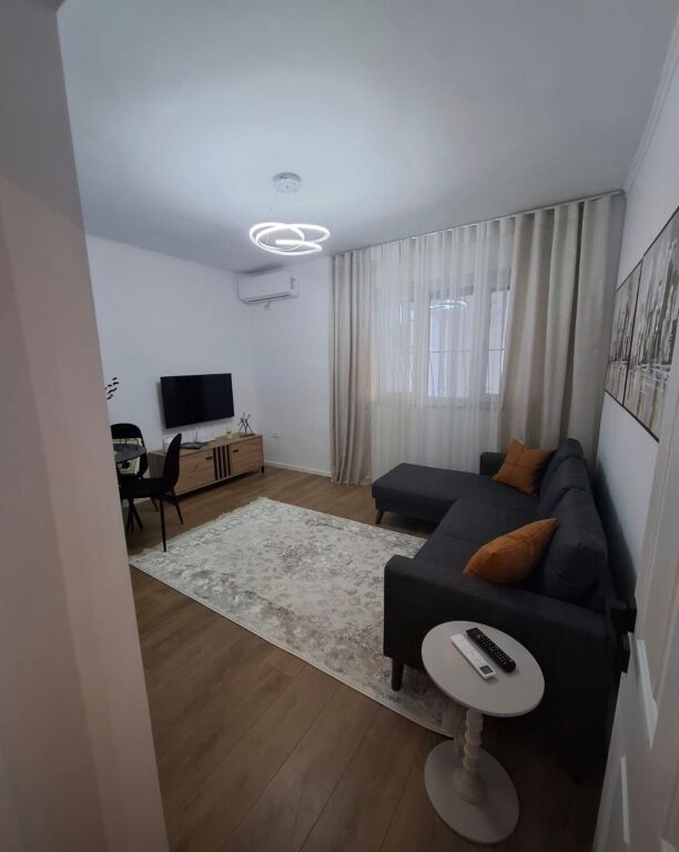 Jepet me qira apartament 1+1 pranë Medresesë