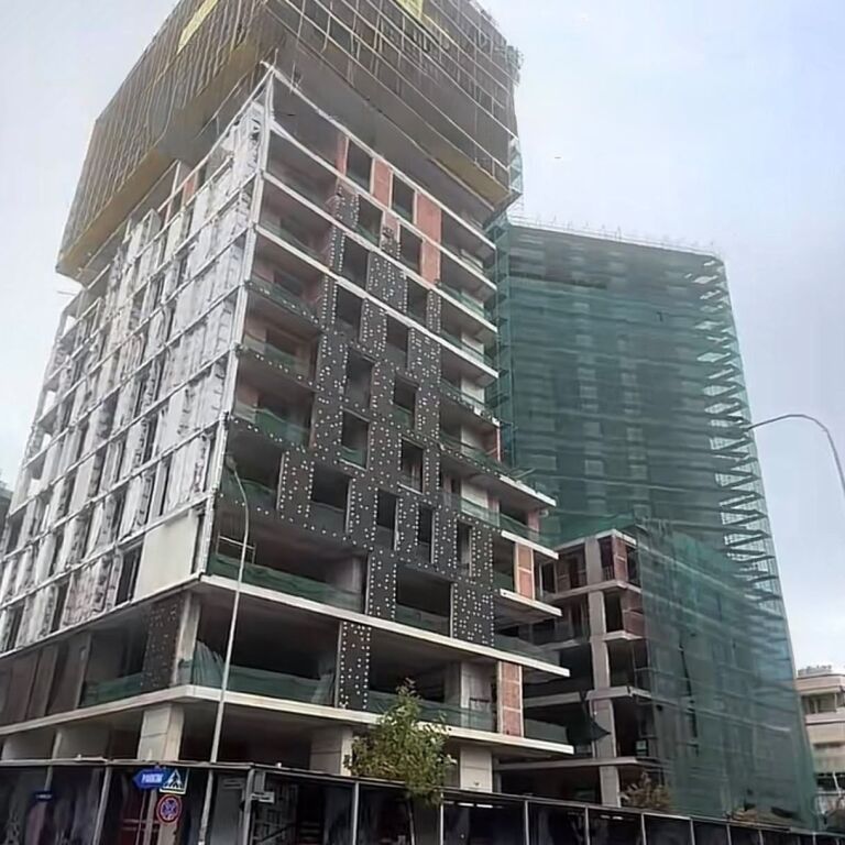  Apartament 1+1 në shitje te United Towers of Tirana, Komuna e Parisit
