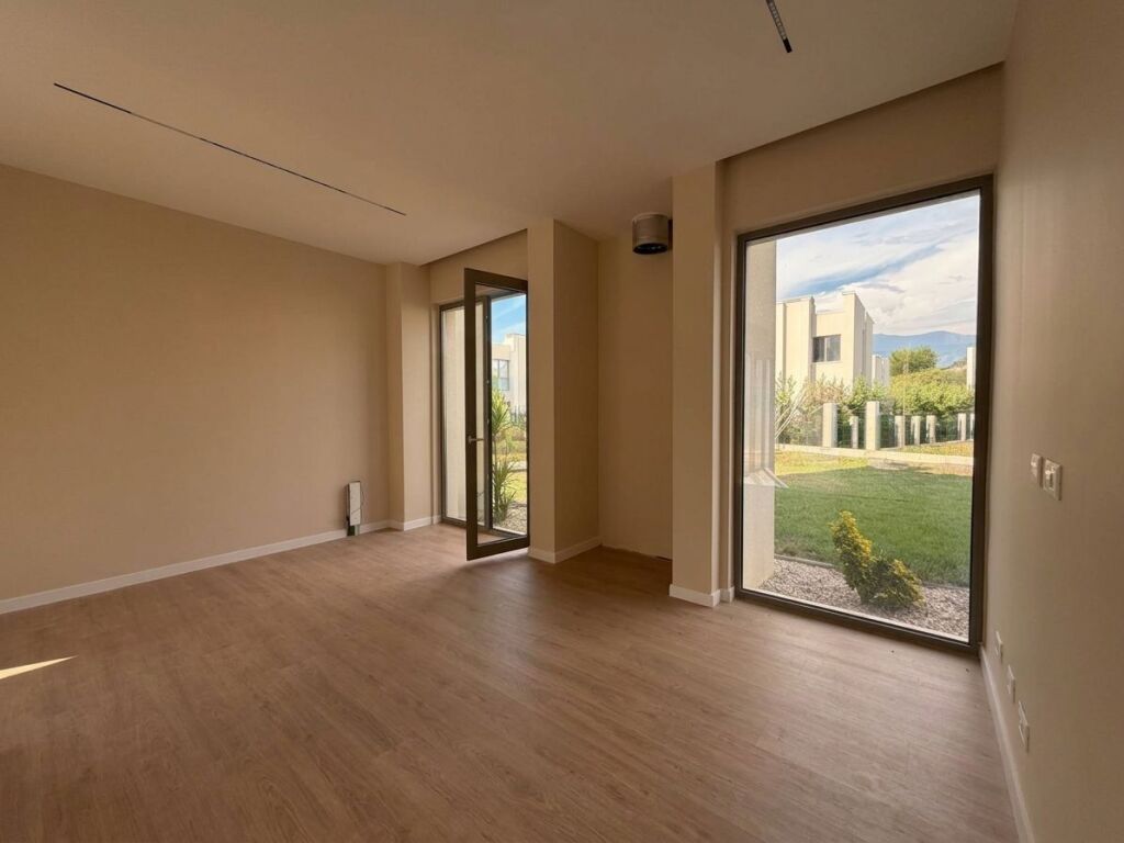 Qera, Vile 3-Kateshe, Kompleksi "Green Valley", Liqeni i Thate, Tirane
