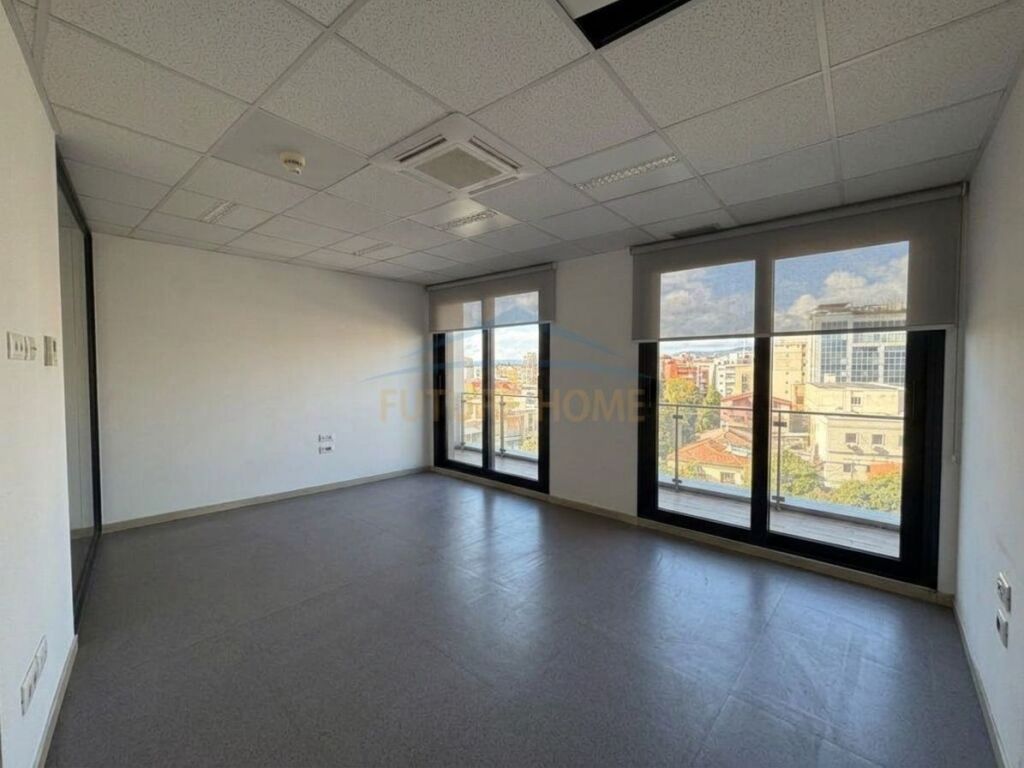 LOCALE COMMERCIALE IN AFFITTO – CENTRO, TIRANA