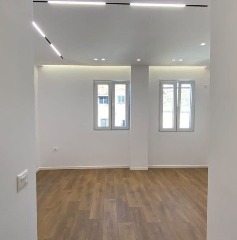 🏡✨ SHITET GARSONIERE – 21 DHJETORI, TIRANË