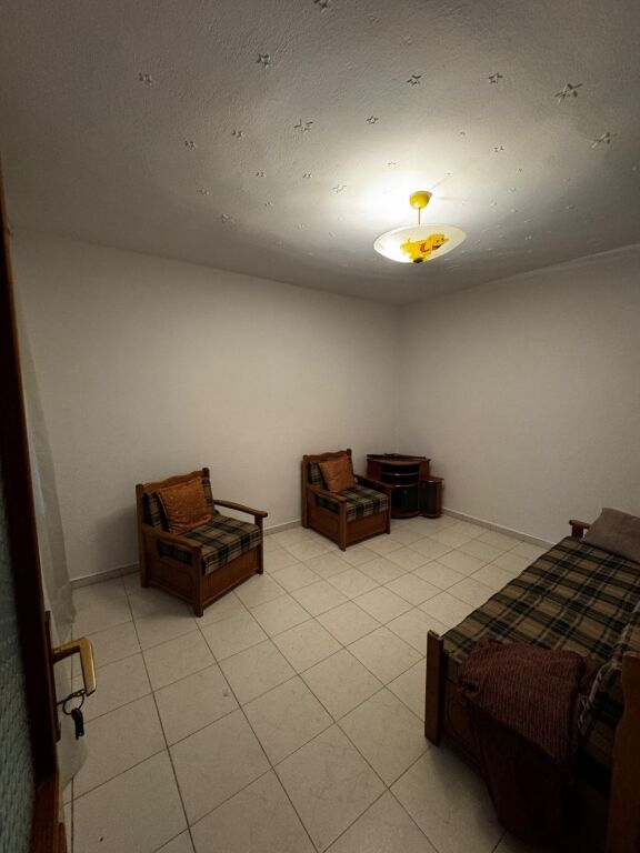 SHITET APARTAMENT 3+1 ME HYRJE PRIVATE – PALLATET E DIBRANËVE, ALI DEMI