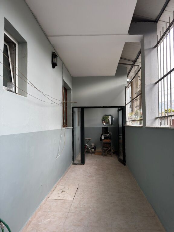 SHITET APARTAMENT 3+1 ME HYRJE PRIVATE – PALLATET E DIBRANËVE, ALI DEMI