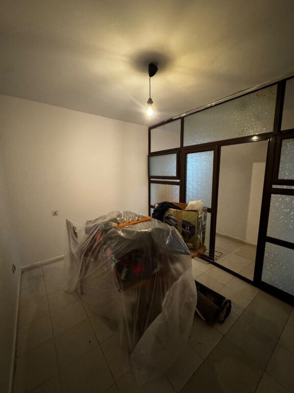 SHITET APARTAMENT 3+1 ME HYRJE PRIVATE – PALLATET E DIBRANËVE, ALI DEMI