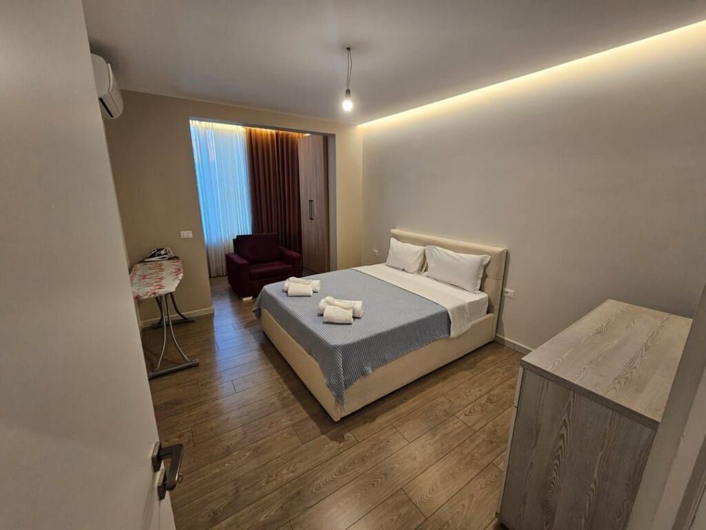 Furnished apartment, Zogu i Zi