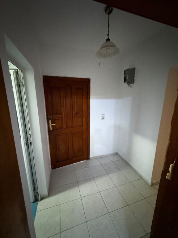 SHITET APARTAMENT 3+1 ME HYRJE PRIVATE – PALLATET E DIBRANËVE, ALI DEMI