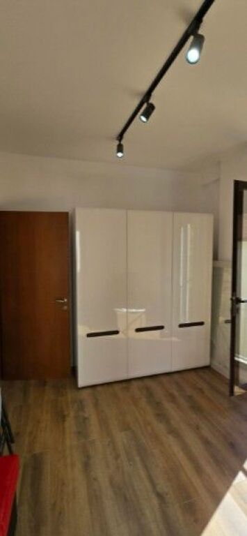 JEPET ME QIRA APARTAMENT 2+1+2 ME VERANDË DHE 2 POSTE PARKIMI – RRUGA E KAVAJËS