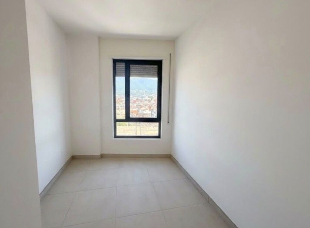 SHITET APARTAMENT 3+1+2 – ARB &amp; TRANS, 5 MAJI
