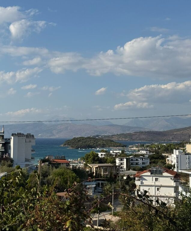 Shitet truall ksamil pamje nga deti 320m2