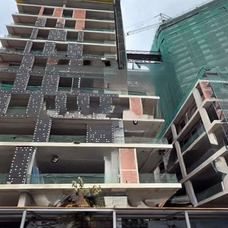  Apartament 1+1 në shitje te United Towers of Tirana, Komuna e Parisit