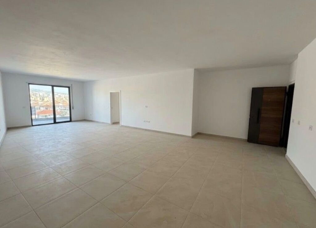 SHITET APARTAMENT 3+1+2 – ARB &amp; TRANS, 5 MAJI