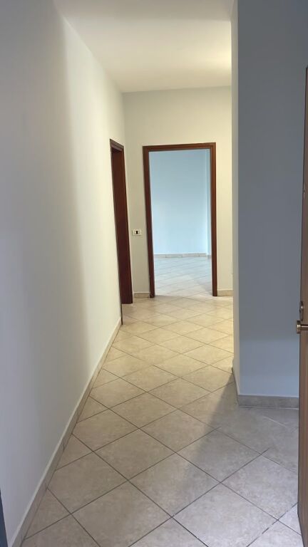 750€ / Month.  Apartment/office for rent,  Train station.