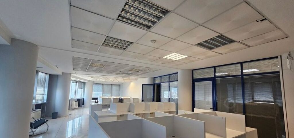 ZYRA 270 m2 ME QIRA PRANE "RRUGES SE DIBRES"