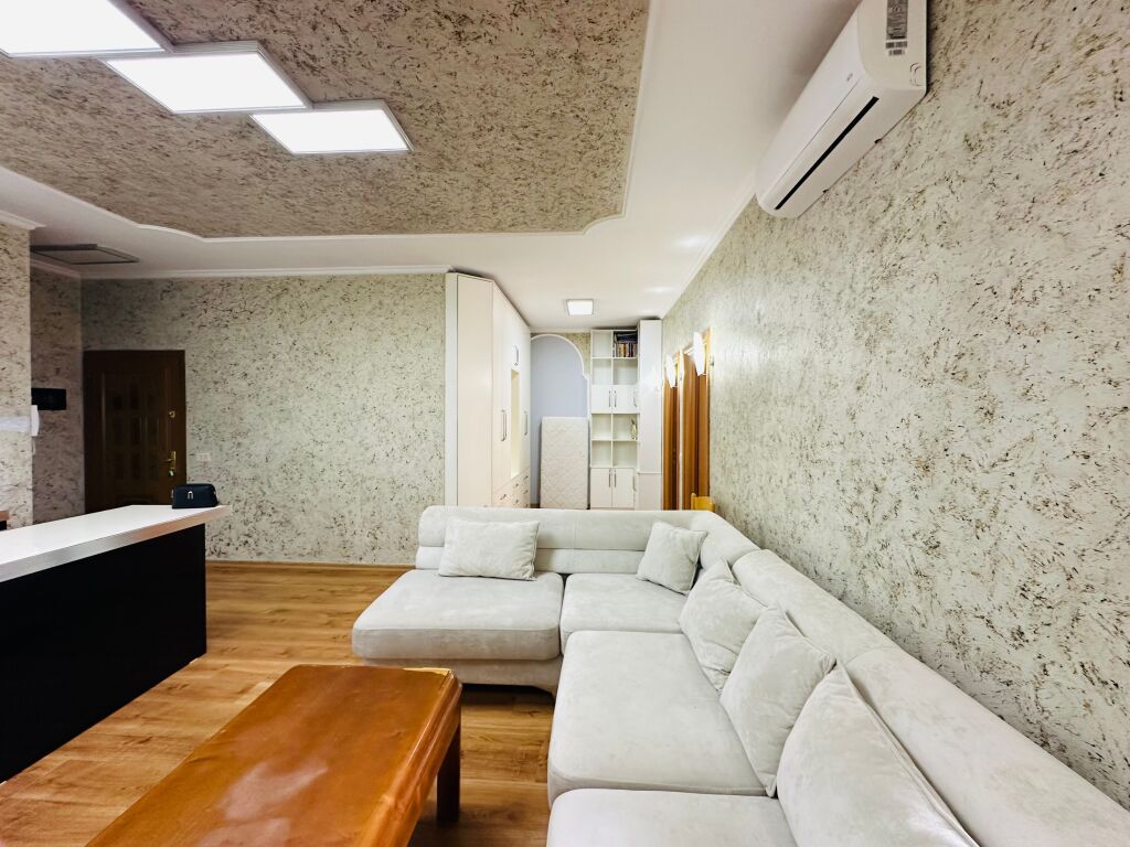 Jepet Me Qera Apartament 2+1+1 Ballkon