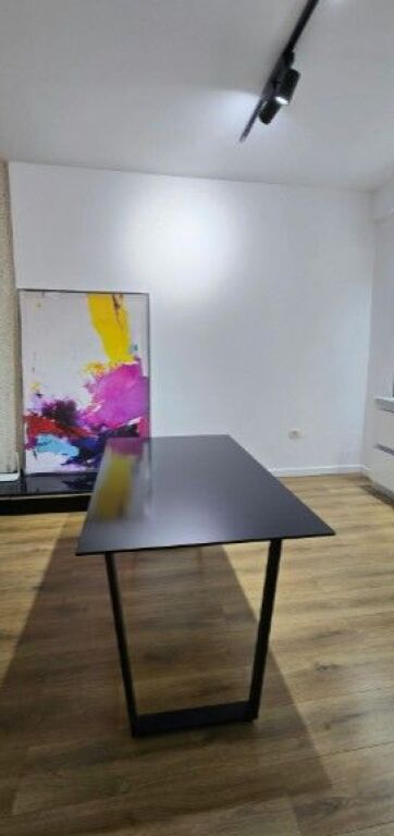JEPET ME QIRA APARTAMENT 2+1+2 ME VERANDË DHE 2 POSTE PARKIMI – RRUGA E KAVAJËS