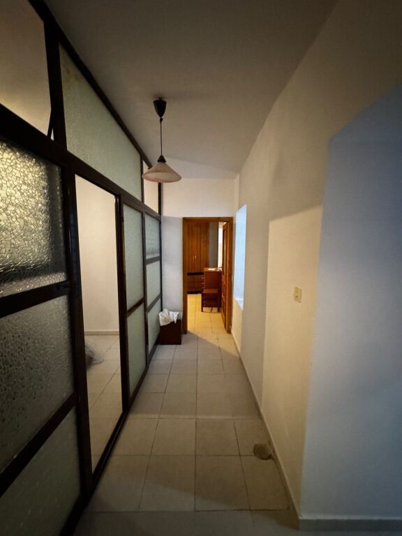 SHITET APARTAMENT 3+1 ME HYRJE PRIVATE – PALLATET E DIBRANËVE, ALI DEMI