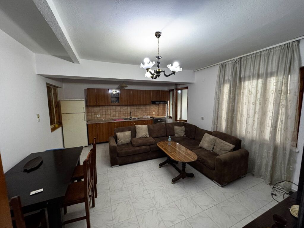 SHITET APARTAMENT 3+1 ME HYRJE PRIVATE – PALLATET E DIBRANËVE, ALI DEMI