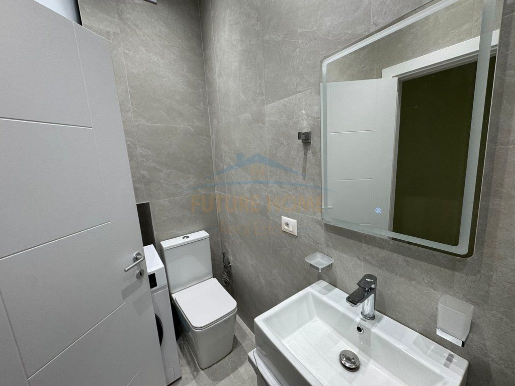 Shitet Apartament 2+1, Myslym Shyri
