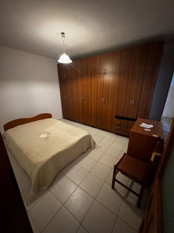 SHITET APARTAMENT 3+1 ME HYRJE PRIVATE – PALLATET E DIBRANËVE, ALI DEMI