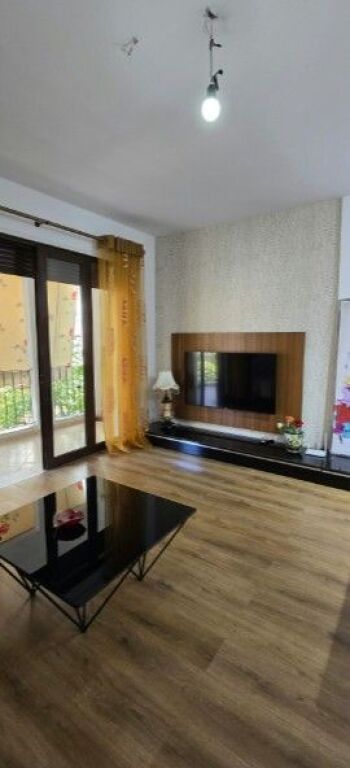 JEPET ME QIRA APARTAMENT 2+1+2 ME VERANDË DHE 2 POSTE PARKIMI – RRUGA E KAVAJËS