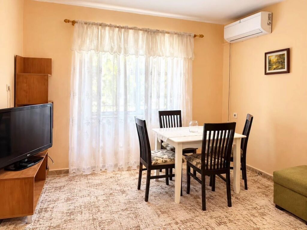 📍 SHKOLLA E BASHKUAR – RRUGA E DIBRËS Shesim 1+1   