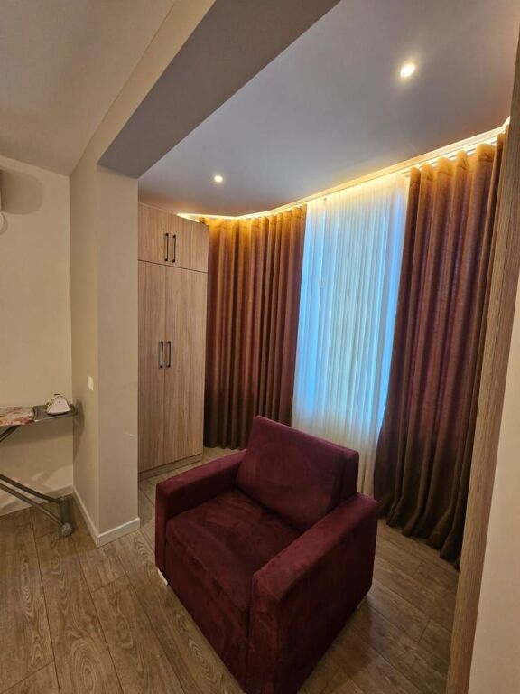 Furnished apartment, Zogu i Zi