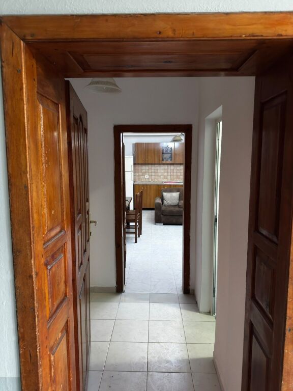 SHITET APARTAMENT 3+1 ME HYRJE PRIVATE – PALLATET E DIBRANËVE, ALI DEMI